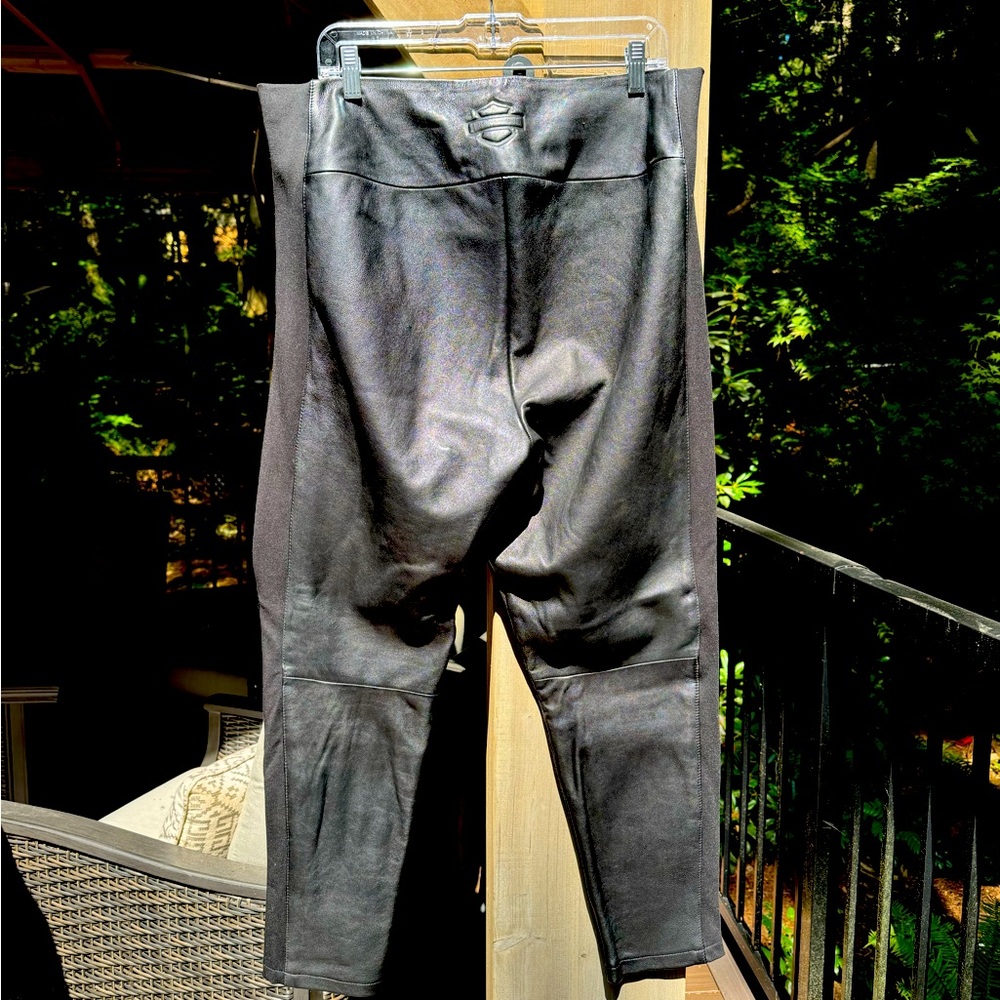 Size 2 xl- Harley Davidson black leather pants with side stretch panels. EUC.